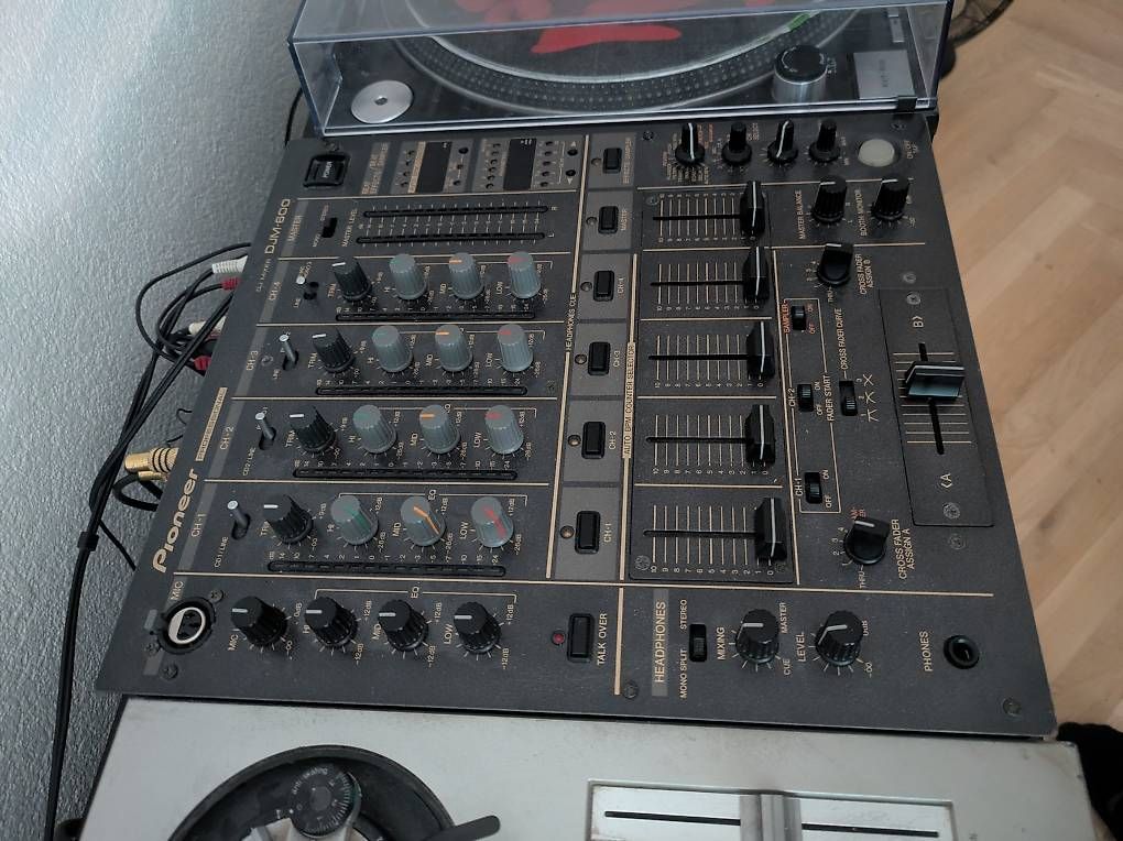 Pioneer Platines de mixage: Pioneer DJM-600 – D'occasion à Genève par _Oskar 3