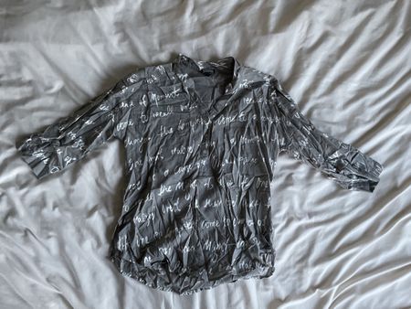 Graue Bluse mit Aufdruck, Grösse 36