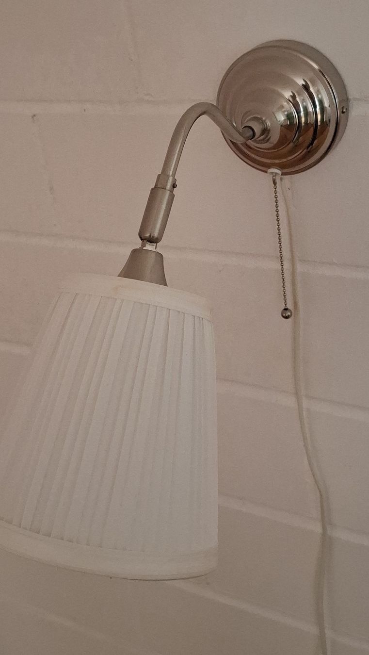 Ikea Lampen: Stilvolle Wandleuchte mit Zugschalter – Gebraucht aus Windisch von Karing