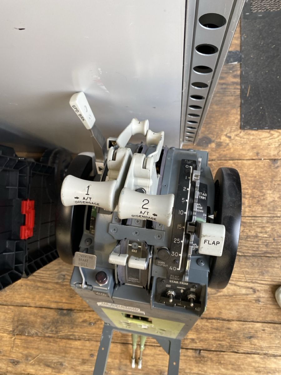 Tutti gli attrezzi: Throttle Quadrant einer B737 800 NG – Usato da Attikon venduto da Creawork33 1