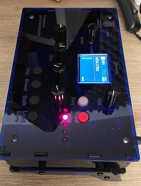 Strumenti musicali: Jeannie 8-stimmiger Synth – Usato da Egg b. Zürich venduto da acidcity 1
