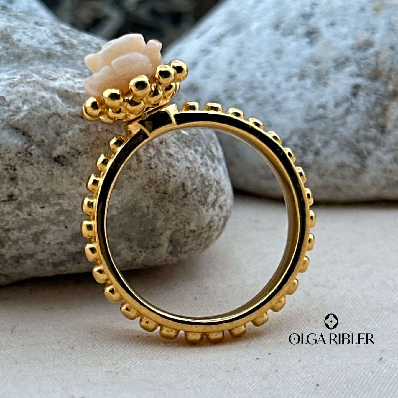 Olga Ribler Anelli: Edelstahl 4 mm  Ring mit Korallenrose,  Ringgrösse 60 – Nuovo (secondo la descrizione) da Luzern venduto da Schmuckoutlet 1