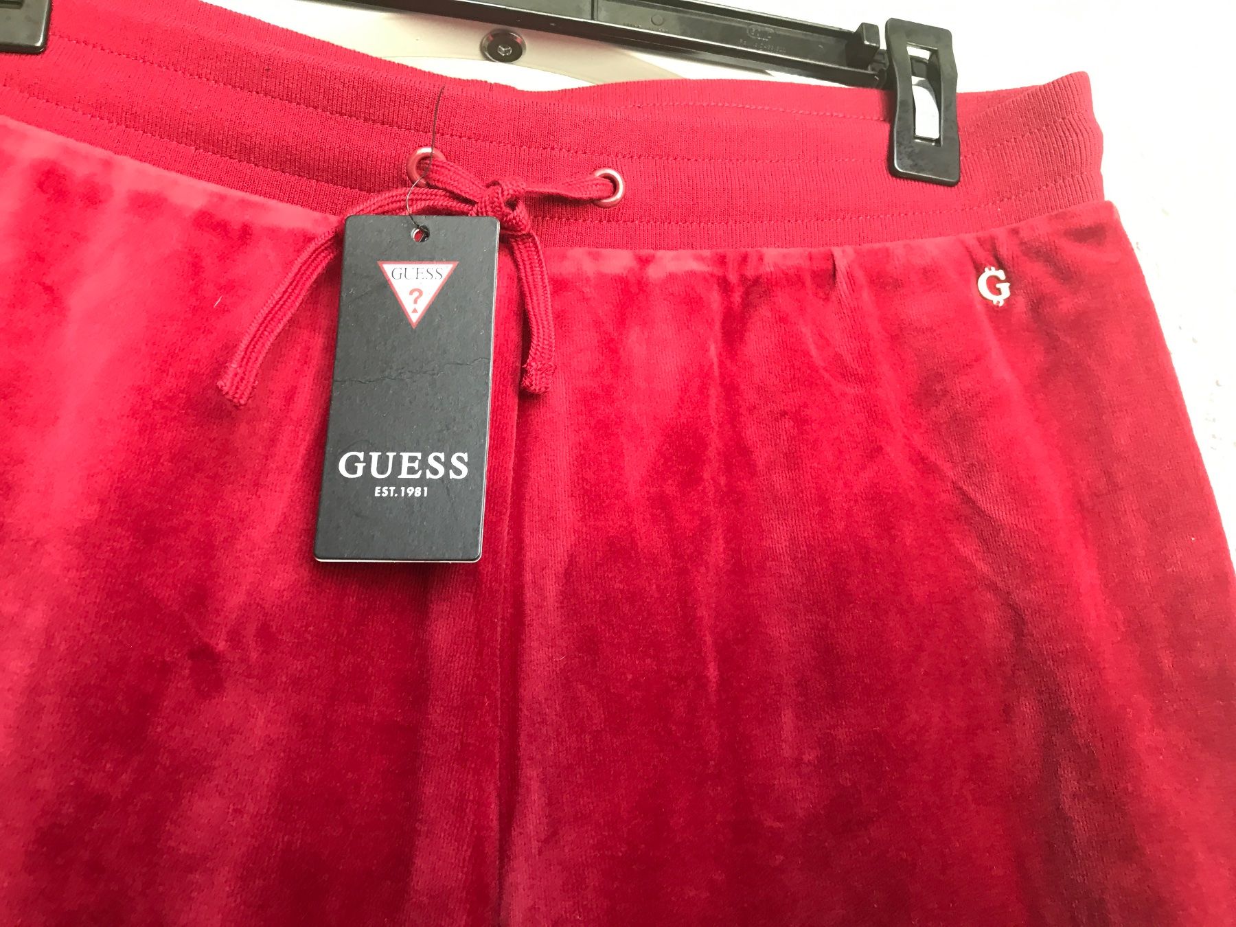 Guess Pantaloni: GUESS Charm Trouser M in Rot – Usato da Glattfelden venduto da Danshari 2