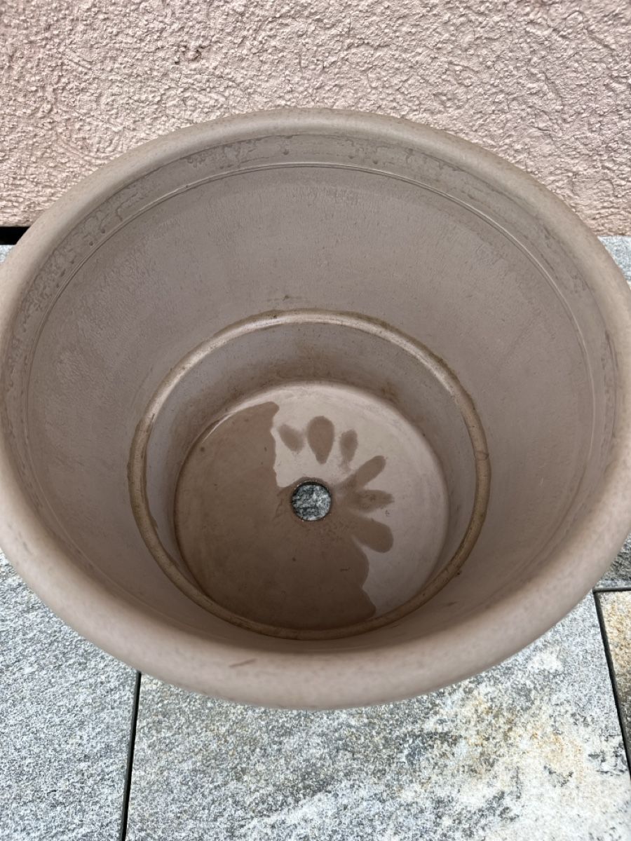 Pots de fleurs: Robuster Pflanzentopf – D'occasion à Schenkon par Charlottenstrasse1 1
