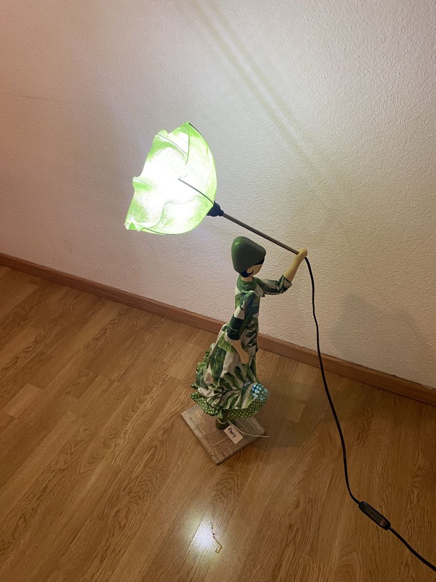 Lampade: Stehlampe-Figur – Usato da Zürich venduto da Gezerlife 2