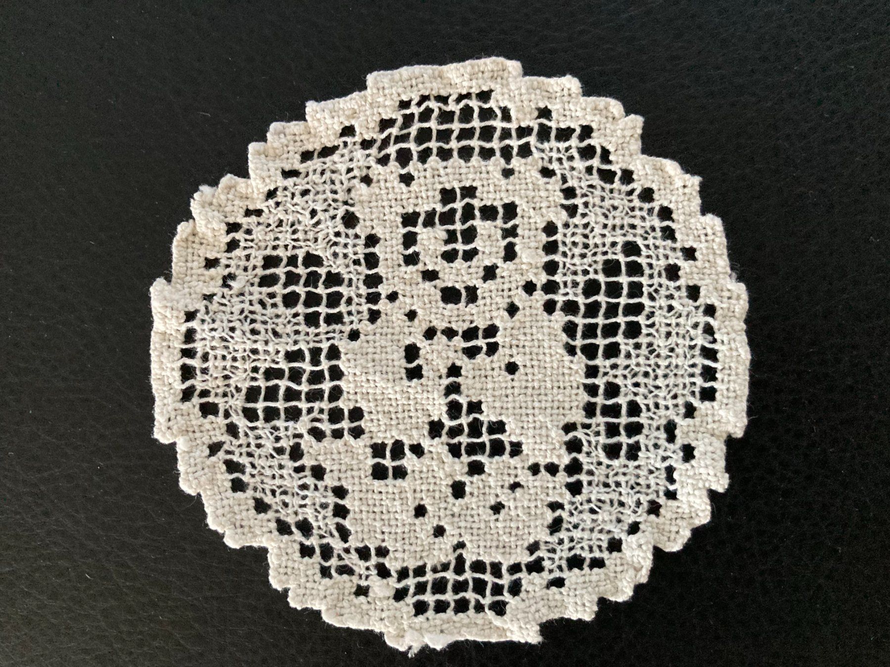 Dessous de verre: SPITZENDECKCHEN   KLÖPPELDECKCHEN   HANDARBEIT  TEDDYBÄR – D'occasion à Subingen par ArtBead 4
