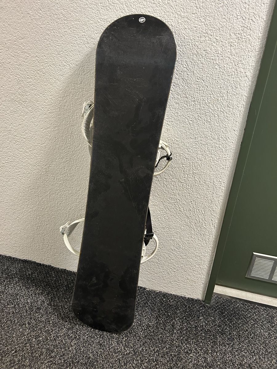 Board: Wenig gebrauchtes Board mit tollen Schuhen – Usato da Köniz venduto da Mic_vbg5 2