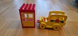 Lego Duplo: Gelbes Auto und rotes Haus