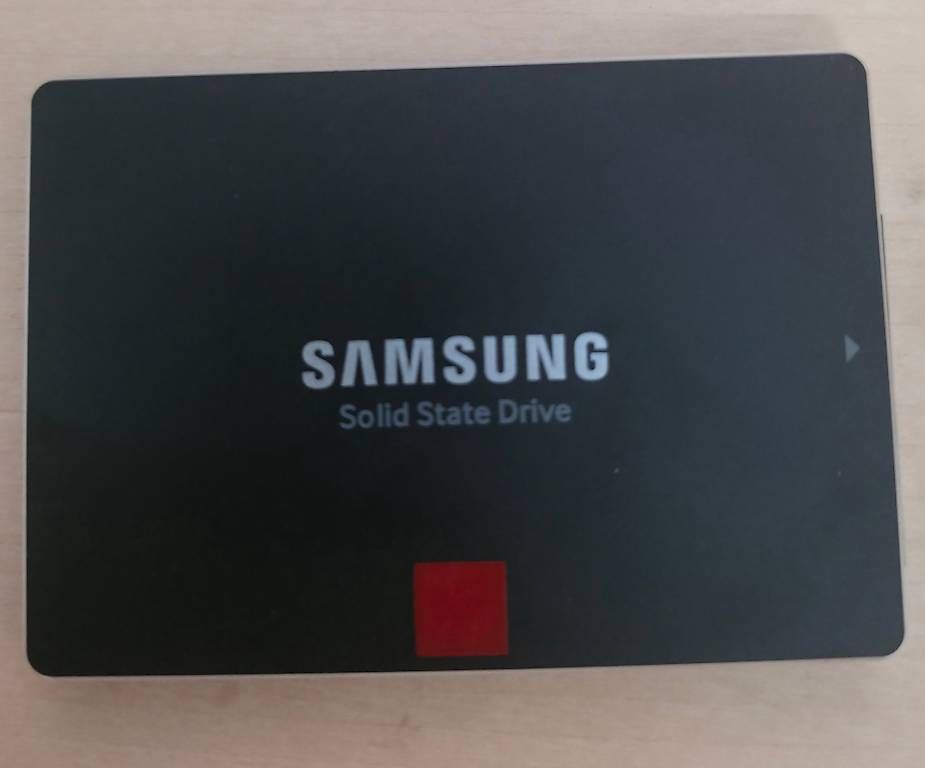 Disques durs: Samsung VNAND SSD 850 PRO  256GB – D'occasion à Basel par Junior_Store