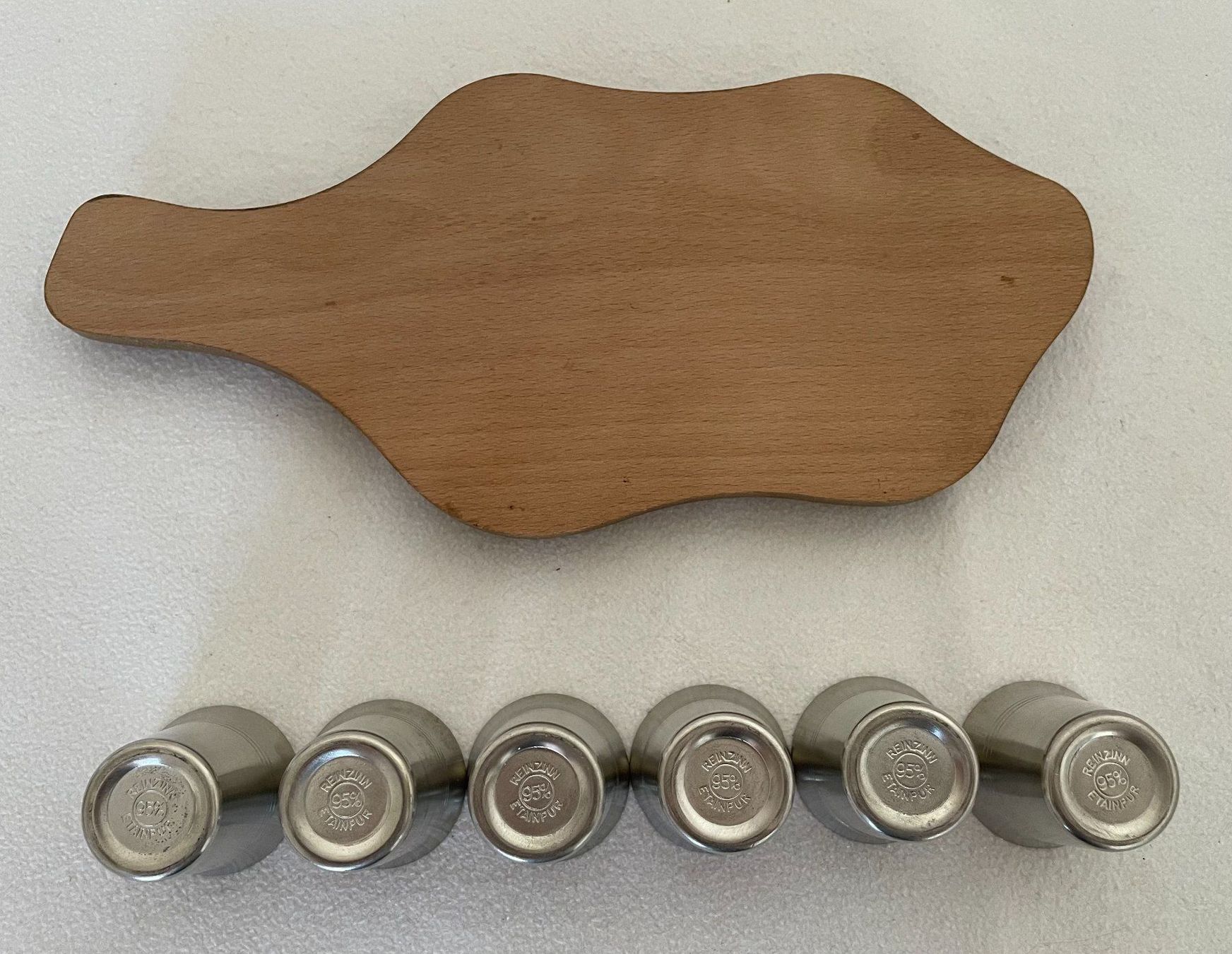 Set di piatti: Servierbrett mit Schnappsbecher Zinn 95% – Usato da Thal venduto da Shiivaya 2