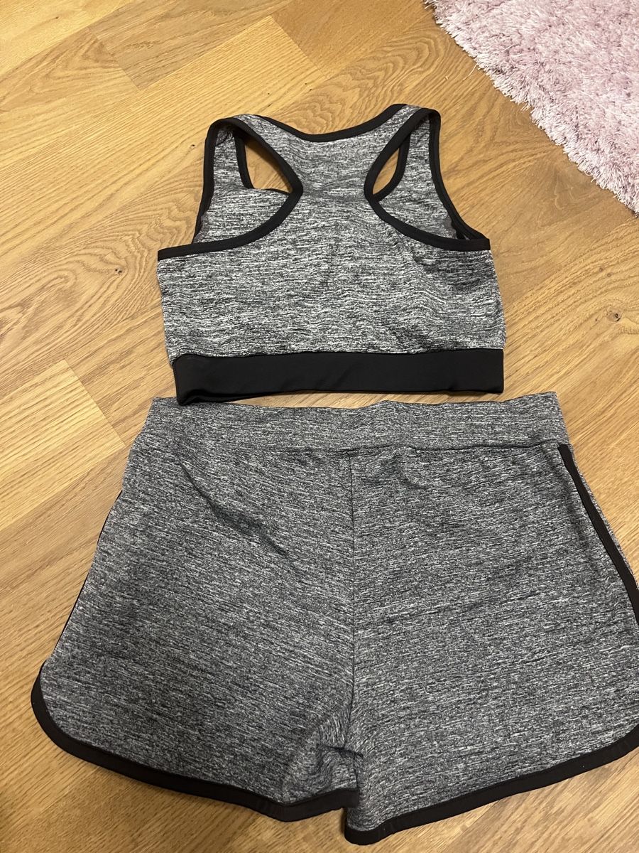 Lotti di vestiti: Nike trainer set – Usato da Root venduto da Fashionhomeandmore 1