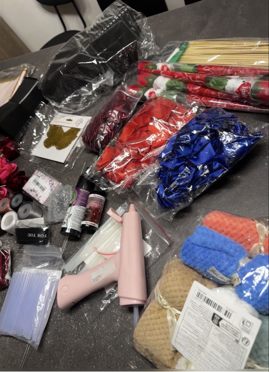 Kit bricolage: Complete satin rose bouquet kit – Nuovo (secondo la descrizione) da Forch venduto da TiciaSantos 1
