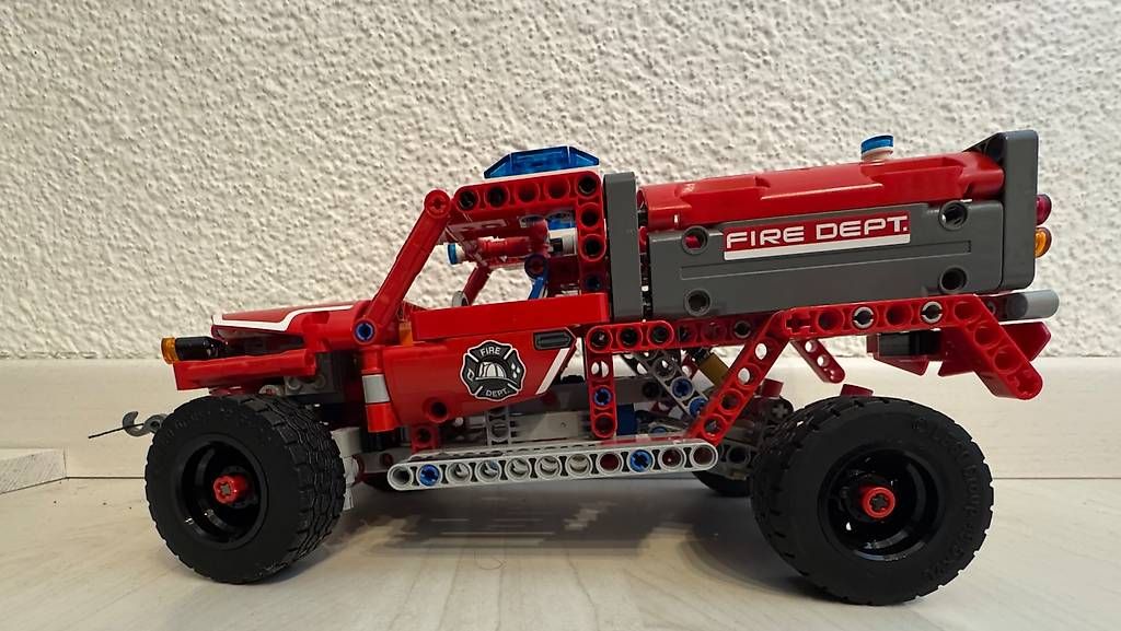 Lego Jouets: Lego Technic First Responder Feuerwehrauto 42075 – D'occasion à Oberbipp par lau_xyb2