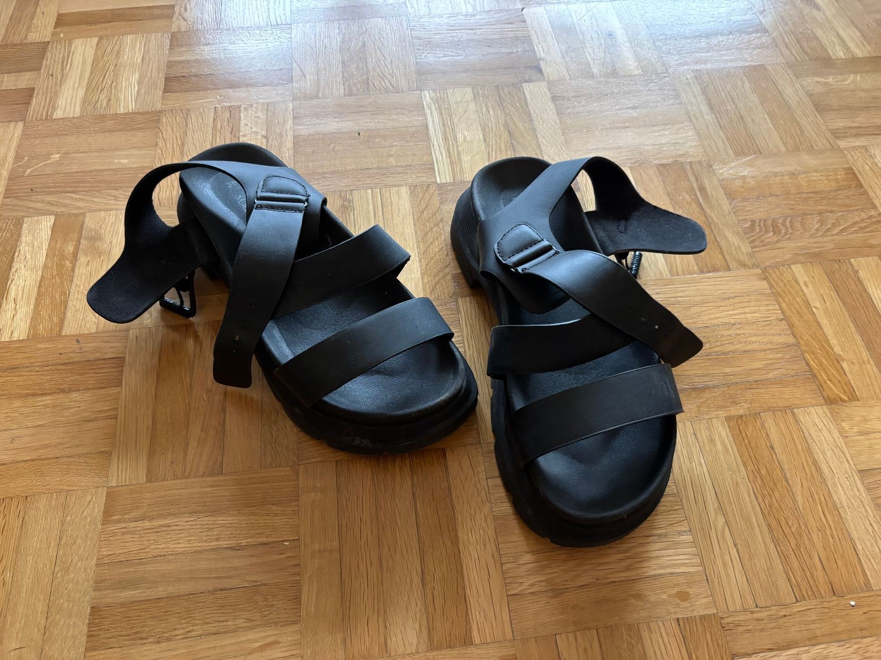 S.Oliver Scarpe da donna: Plataeusandalen von S. Oliver Gr. 39 – Usato da Zürich venduto da KTarallo 2