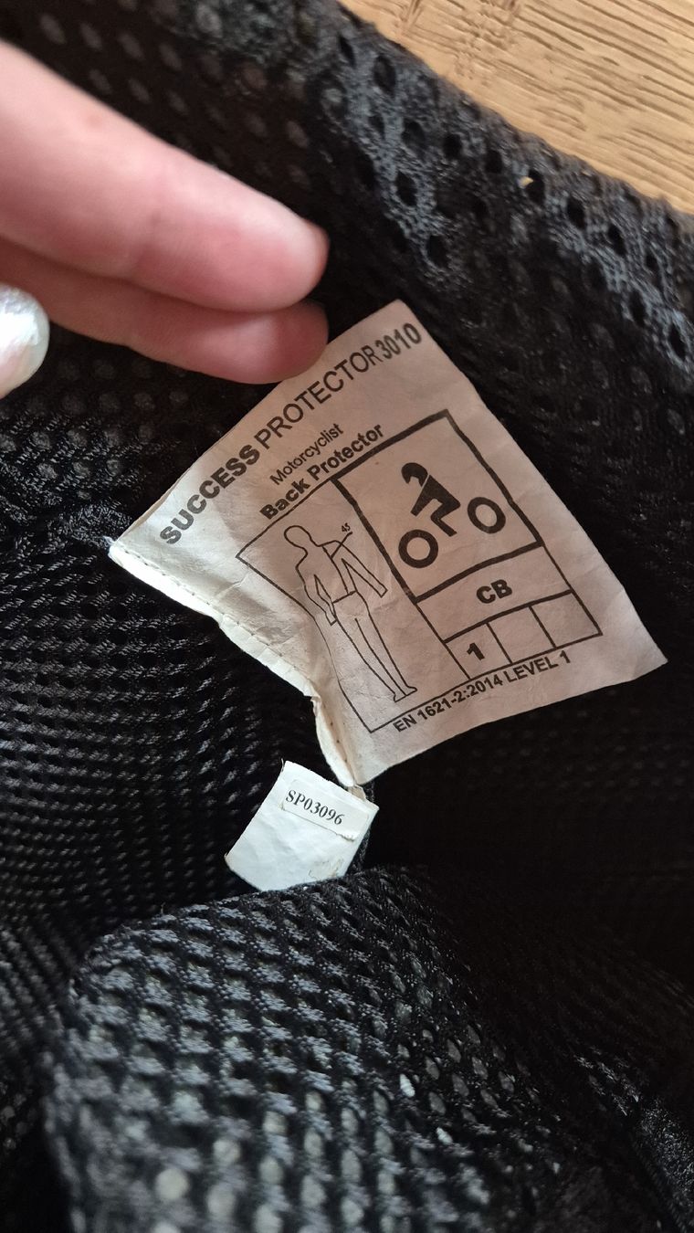 Protections: Reitweste schwarz Grösse S gebraucht – D'occasion à Horgenberg par callmeloco 3