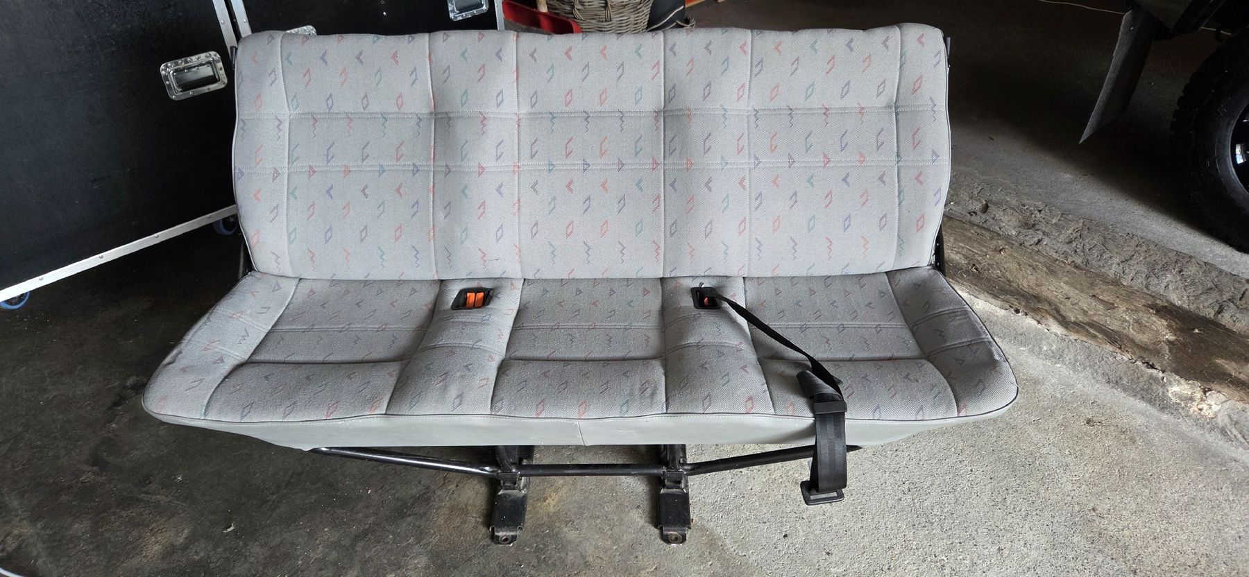 VW Tutti pezzi di ricambio auto: VW T4 Sitzbank 3er  – Usato da Zug venduto da Mozart74