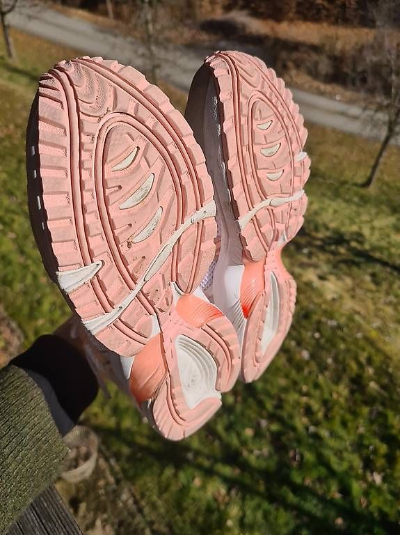 Asics Scarpe da donna: ASICS GEL 1090 v2 – Usato da Heimisbach venduto da Rotflengel 2