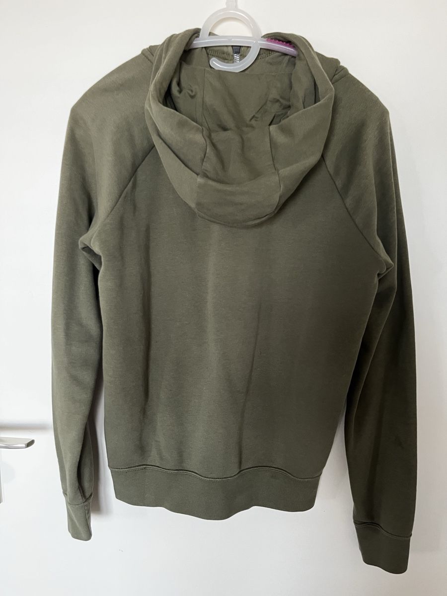 Nike Giacche: Nike Kaputzenjacke olivgrün – Usato da Herisau venduto da M_W. 1