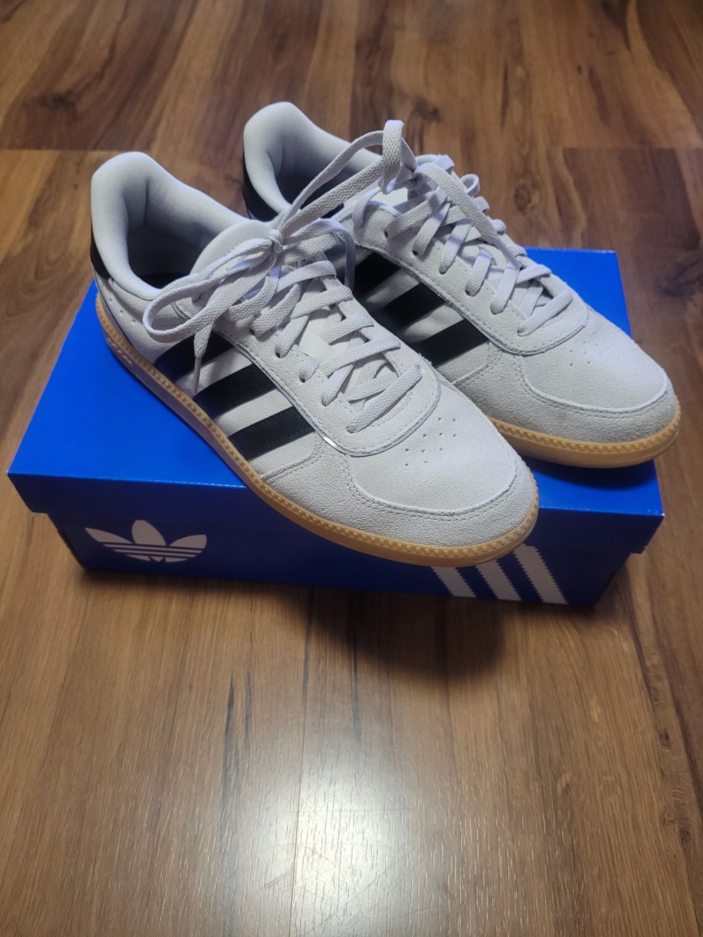 Adidas Chaussures femmes: Adidas Sneaker Gr.8 – D'occasion à Sevelen par ste_ph9z