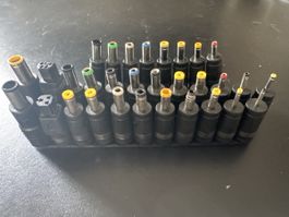 Set di adattatori per alimentatore universale vari pezzi