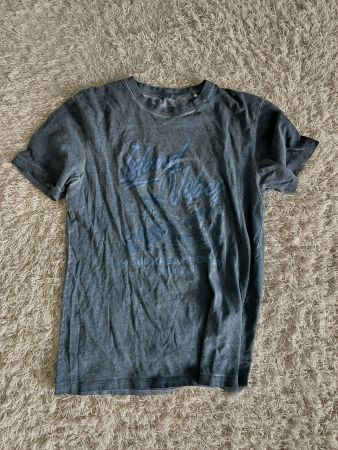 T-Shirt mit Aufdruck grau