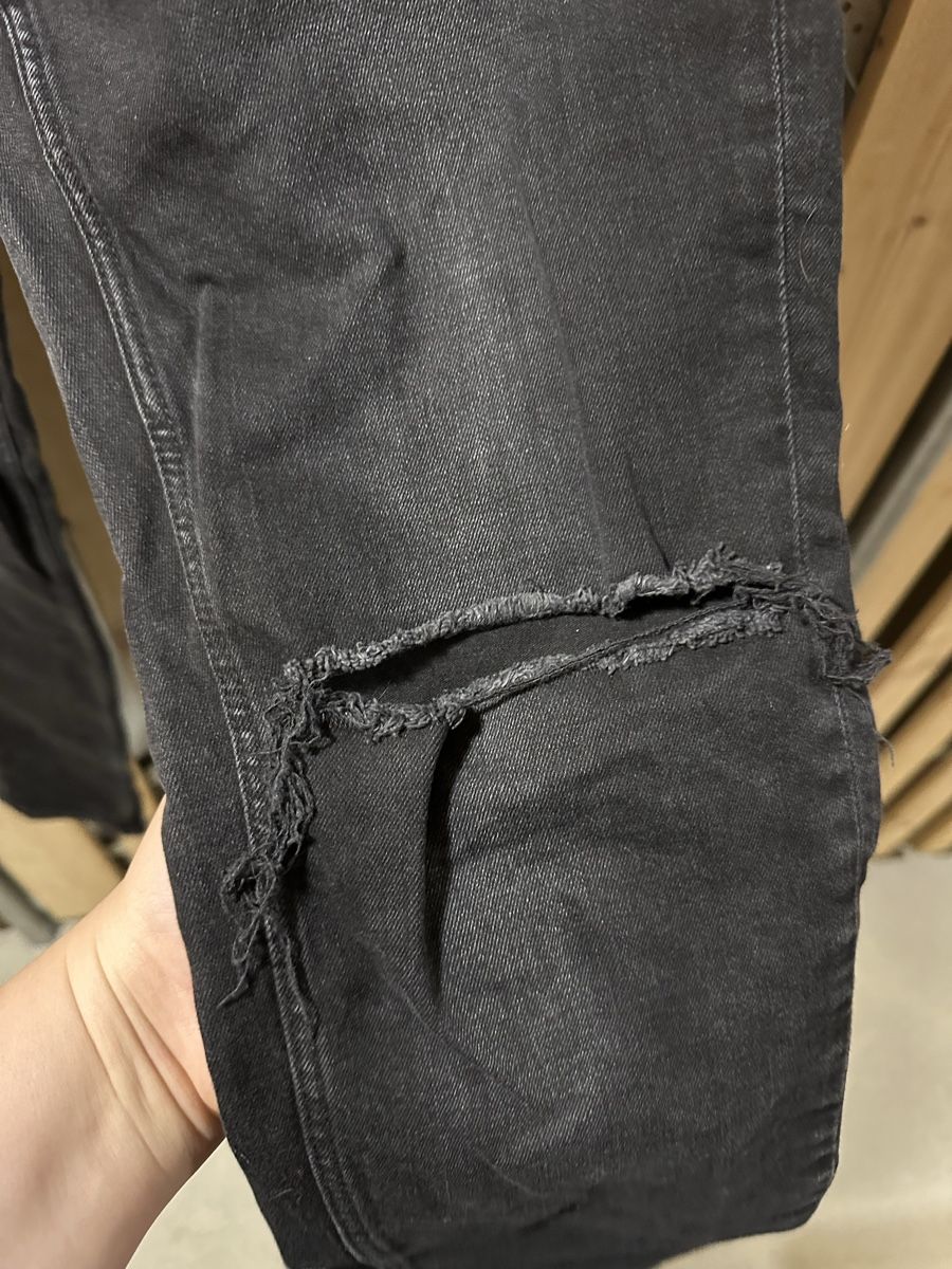 H&M Jeans: Umstandsjeans, destroyed denim, Gr.44 – Usato da Uster venduto da staernli4 1