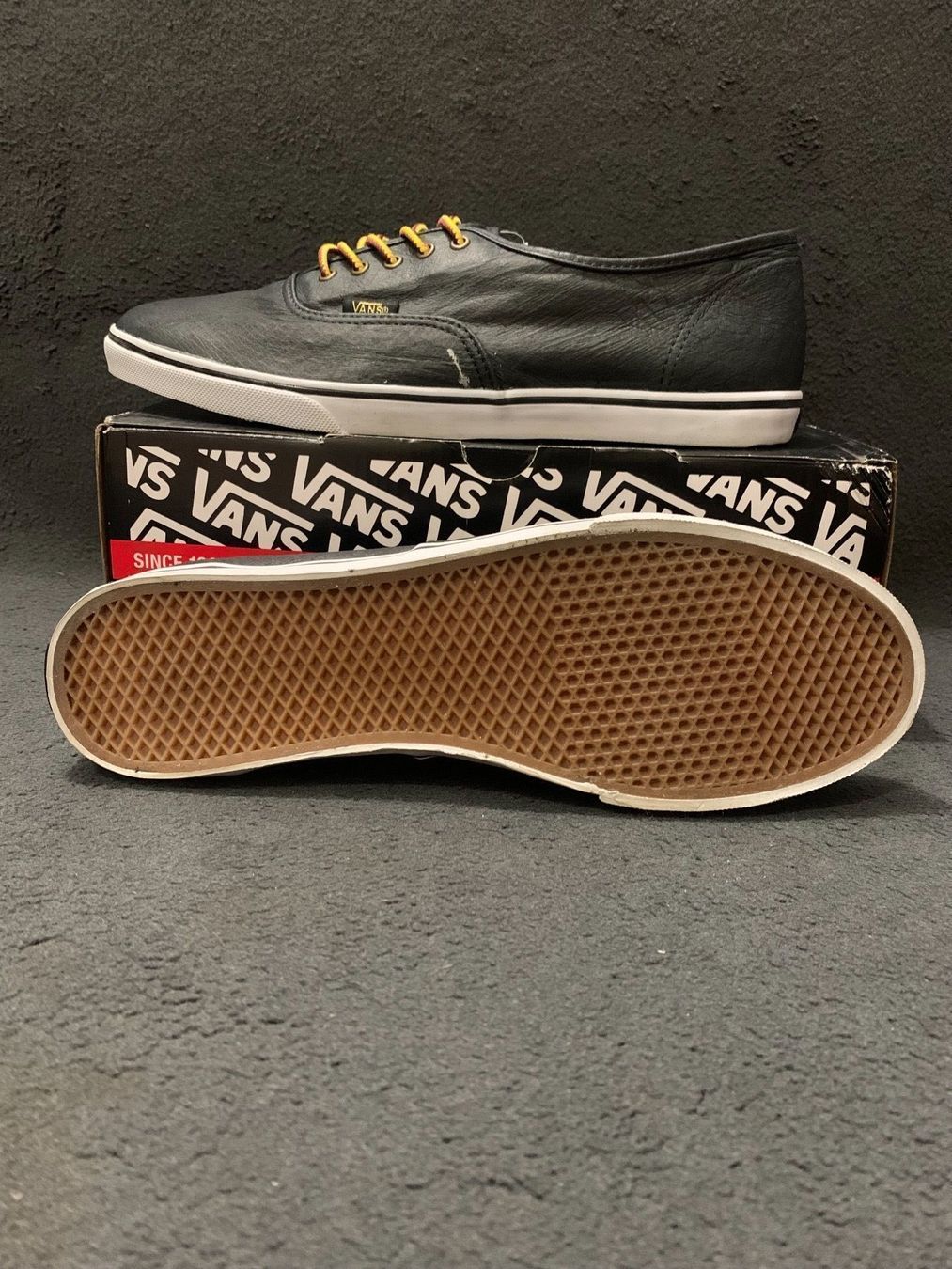 Vans Scarpe da uomo: Vans Lo Pro Leather Black, Grösse EU 41 – Nuovo e nell'imballaggio originale da Zürich venduto da LIQUIDATOR.CP 1