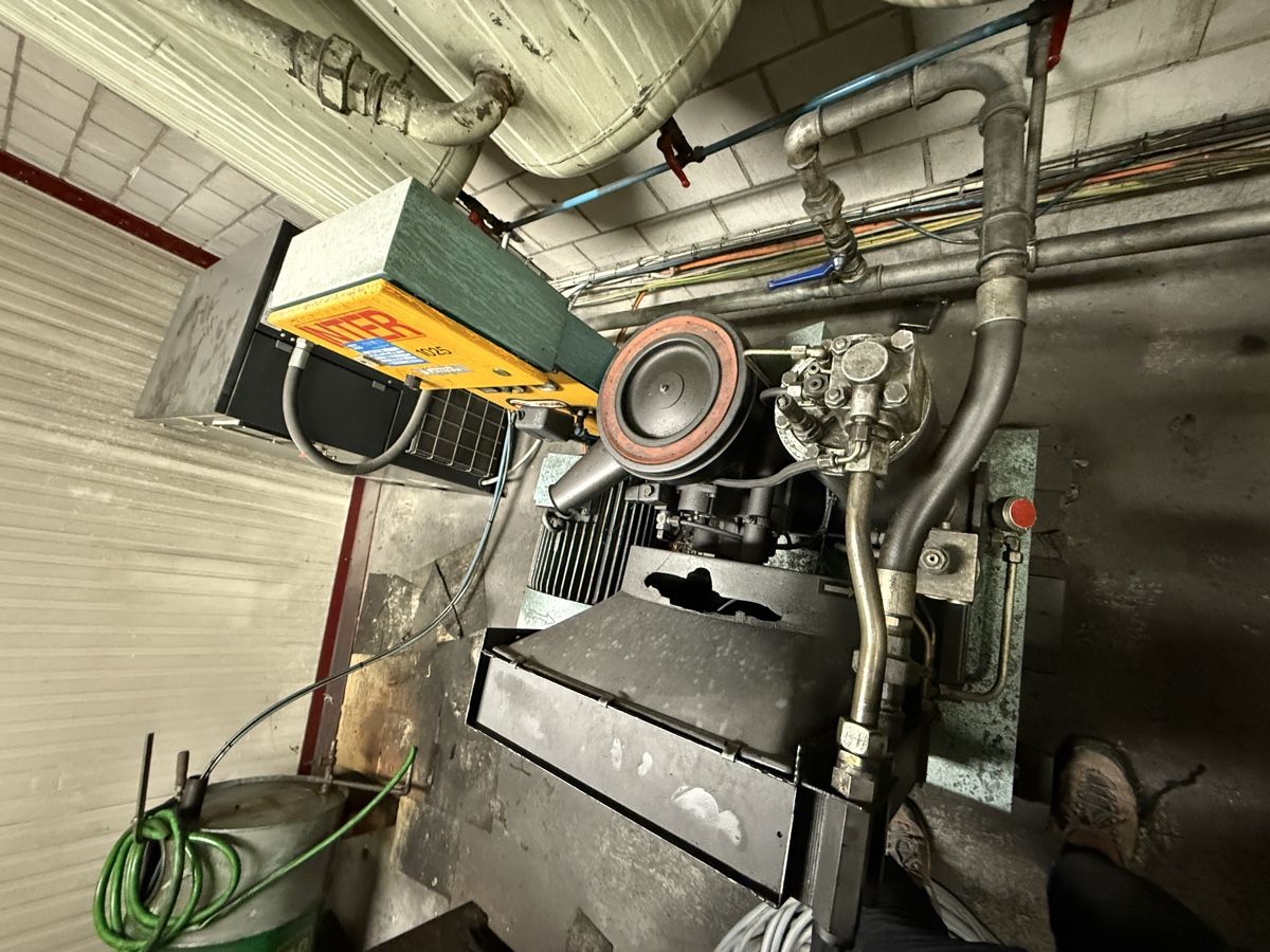 Veicoli commerciali: Industrieller Kompressor INTER 1025 - Leistungsstark! – Usato da Näfels venduto da gilgomat 1