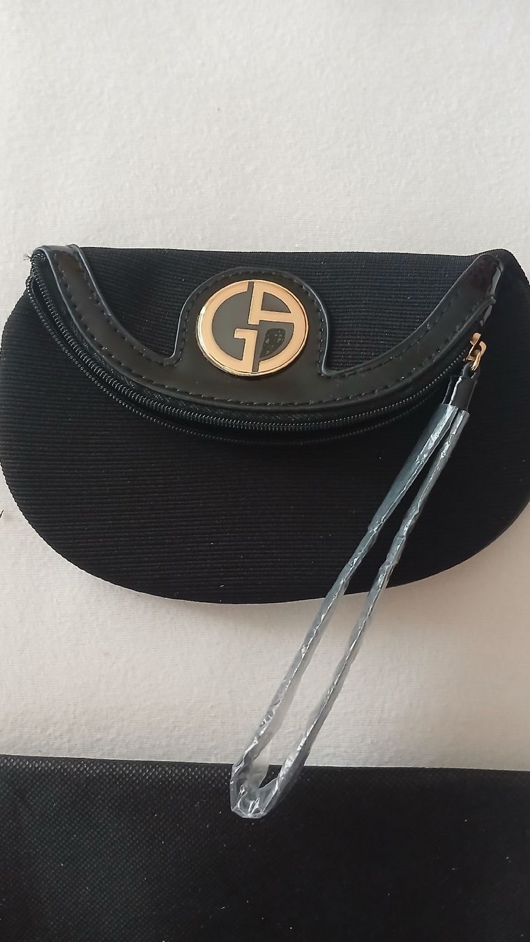 Custodie per cosmetici: NEU ARMANI Beauty Pochette schwarz – Nuovo e nell'imballaggio originale da Villa Luganese venduto da luxlady 7