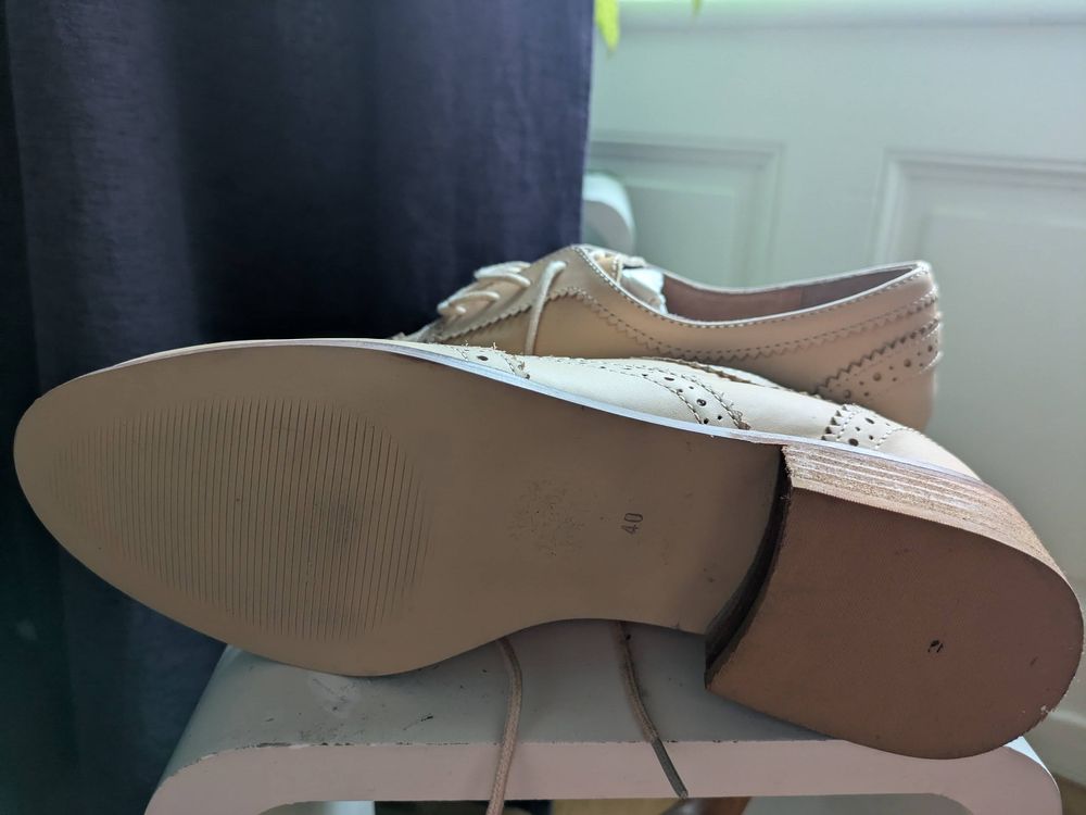 Kurt Geiger Chaussures femmes: Kurt Geiger Carvela Cream Leather Brogues, Size 40, Worn Onc – Neuf (Voir description) à Carouge GE par Shifty_Shift 1
