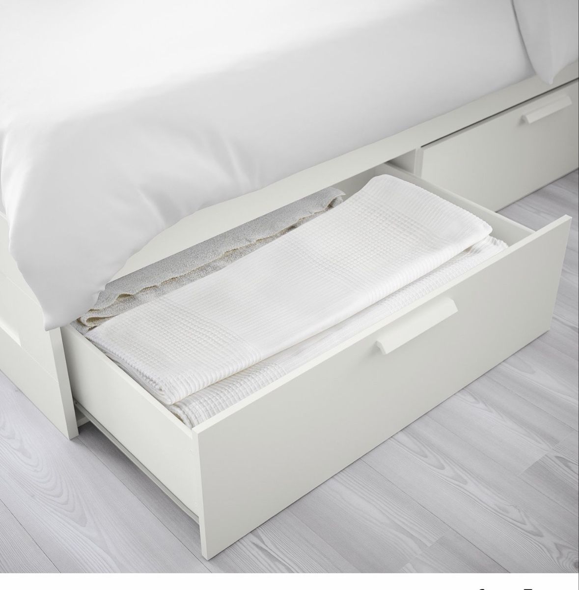 Ikea Letti: Ikea BRIMNES Bett 160/200cm – Usato da Neuchâtel venduto da louie_1609 3