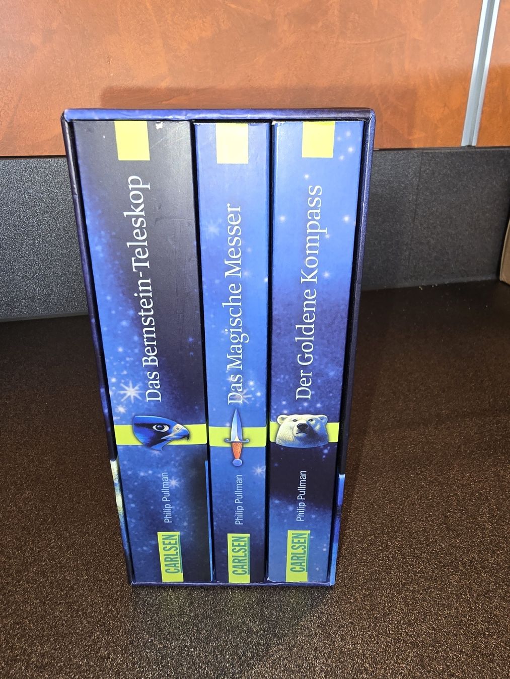 Libri: Philip Pullman's Goldener Kompass Trilogie 3er-Set – Usato da Morschach venduto da Monikawi 1