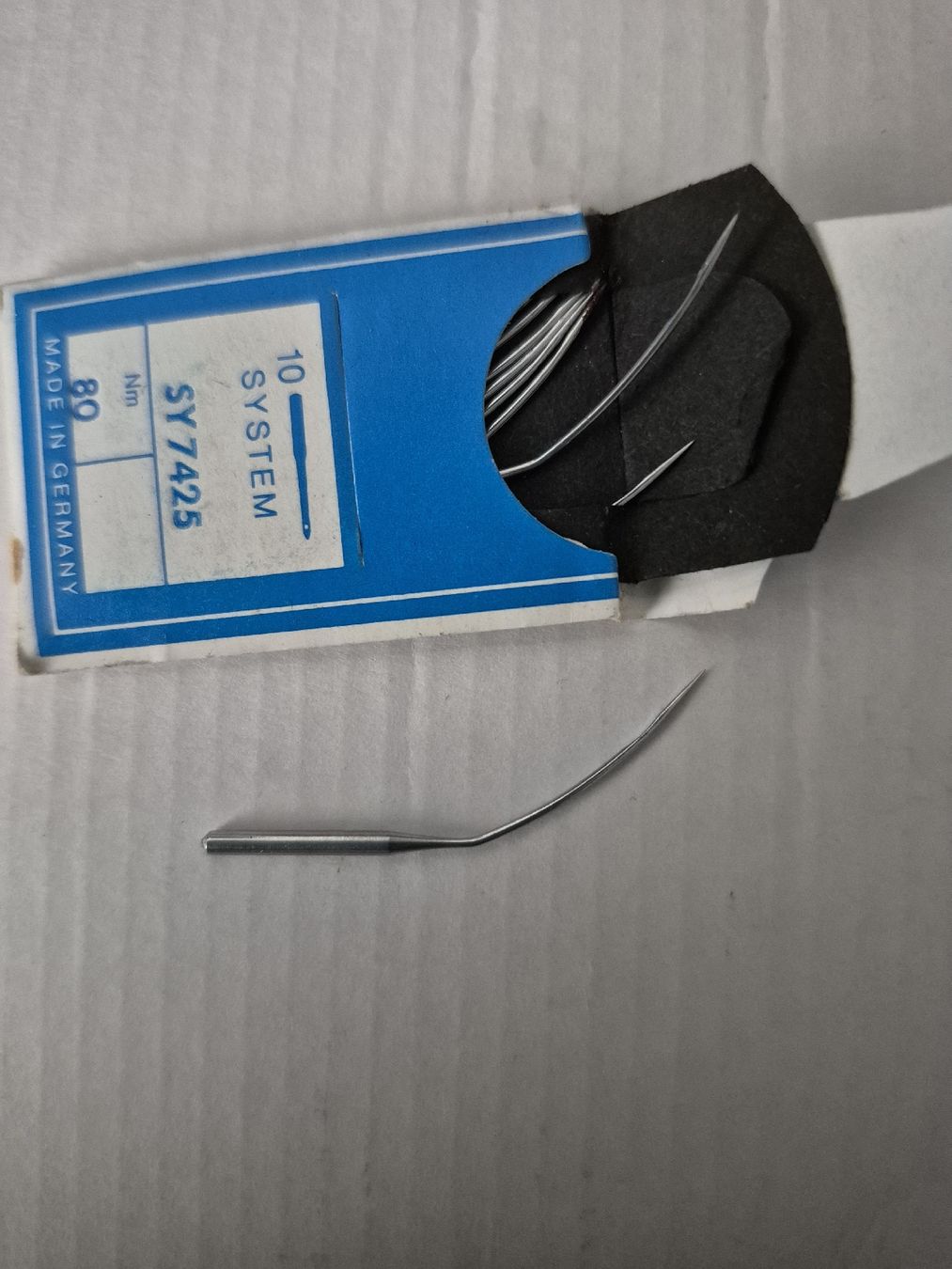 Macchine da cucire: aiguilles pour machine overlock industrielle  – Nuovo e nell'imballaggio originale da Obermumpf venduto da Dadacaramel