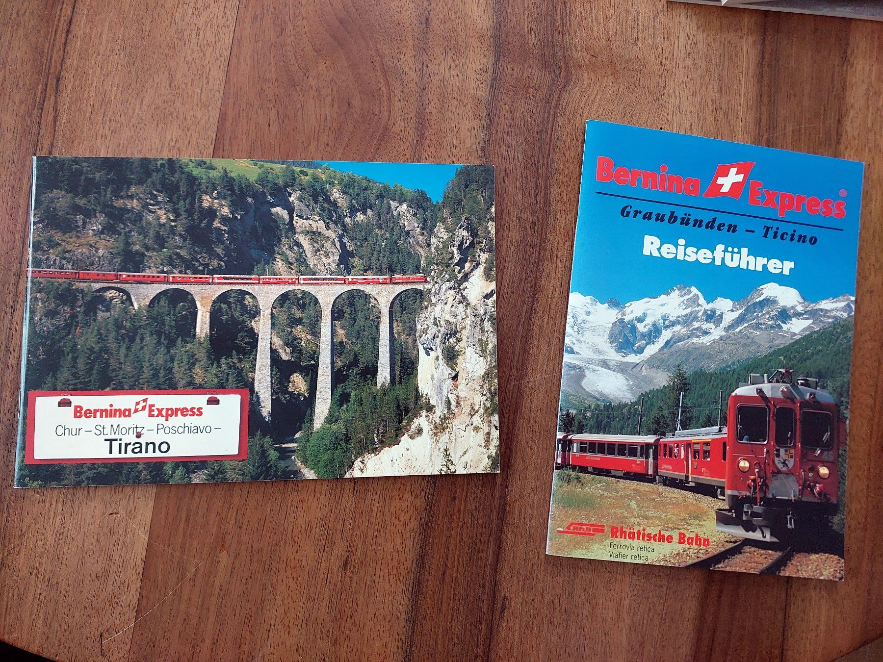 Riviste & Magazine: Bernina Express - Zwei Reiseführer – Usato da Schönenwerd venduto da Steidi