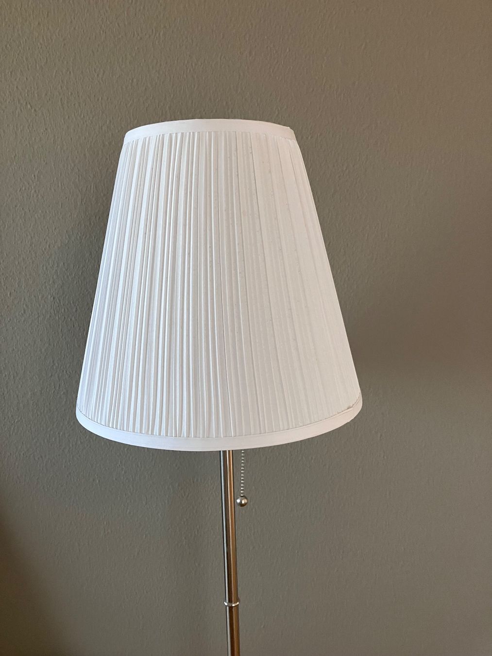Ikea Lampes: Astrid Ikea Lampe weiß Silber – D'occasion à Riehen par tab_p675 2