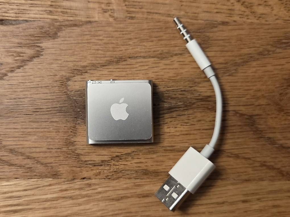 Lettore multimediale portatile: Apple iPod shuffle 4. Gen. 2 GB, silber – Usato da Müntschemier venduto da jae_dom 1