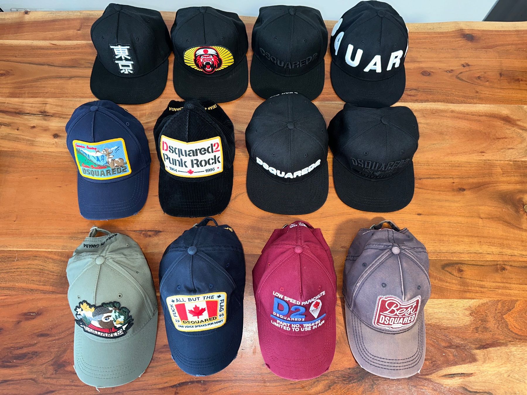 Dsquared2 Copricapi, berretti & cappellini: Dsquared2 Cap-Set - 12 Stück – Usato da Zürich venduto da swizzmember 1