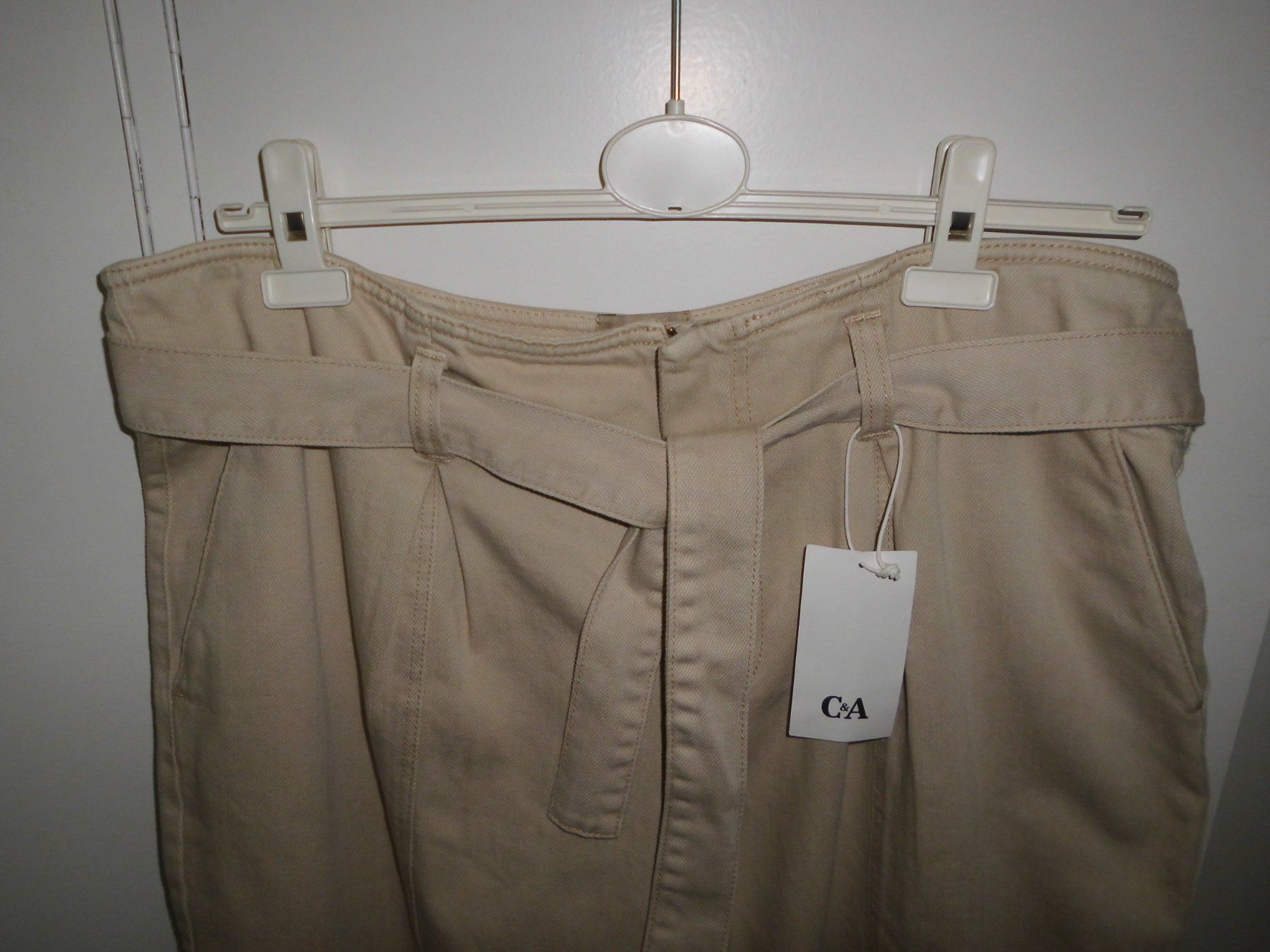 C&A Jeans: Jeans beige en Taille 46 de C&A – Nuovo (secondo la descrizione) da Marin-Epagnier venduto da Madja 1