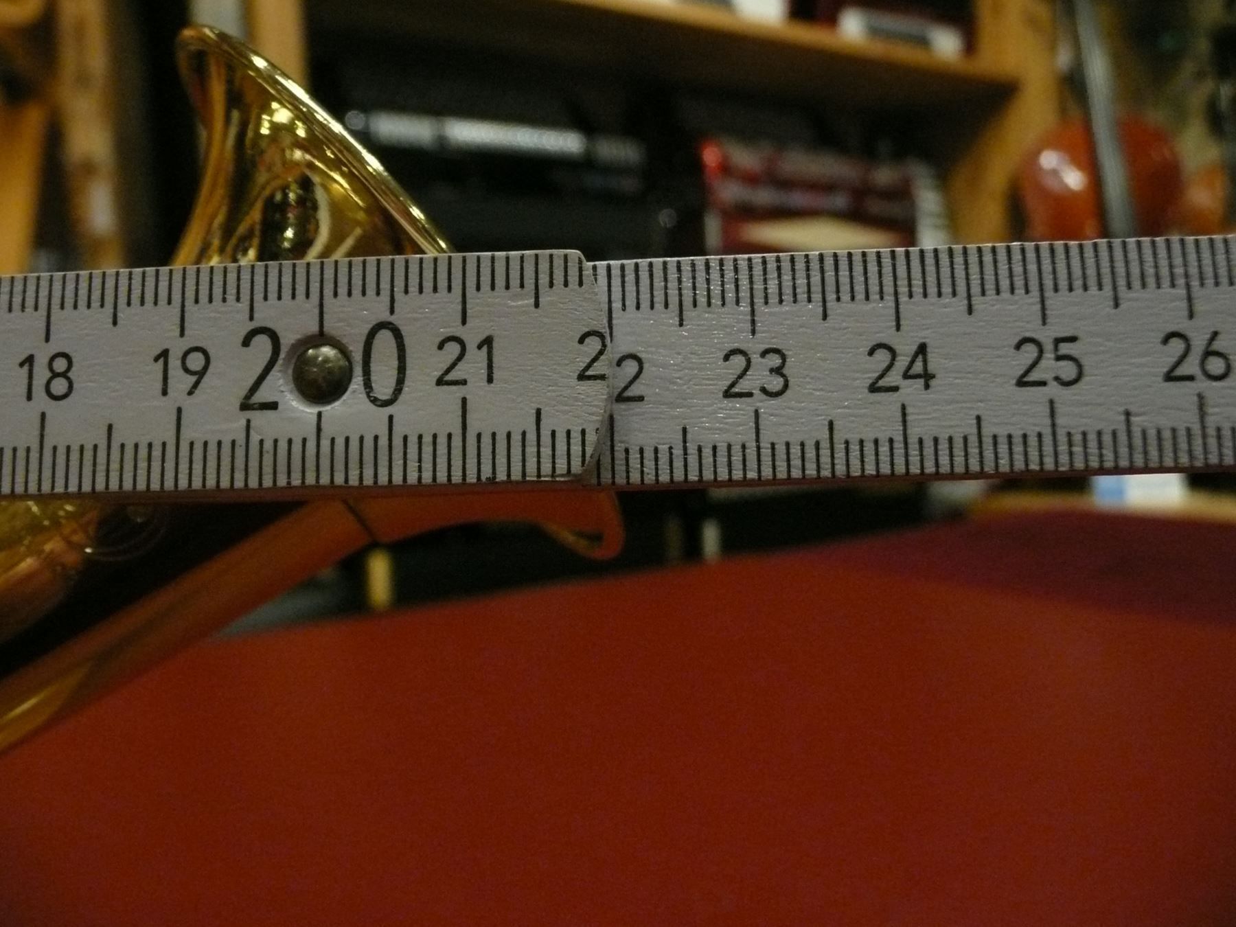 Tutte le decorazioni: Horn Miniatur auf Holz-Sockel – Nuovo e nell'imballaggio originale da Davos-Platz venduto da musikhauskollegger 6