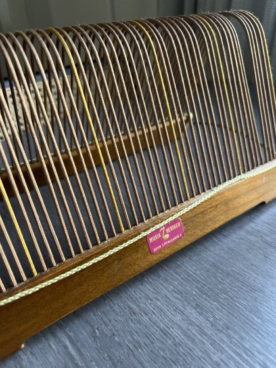 Supporti per strumenti musicali & leggii: Vintage Schallplattenständer Bestgen Bern – Usato da St. Gallen venduto da jil_d5rh 4
