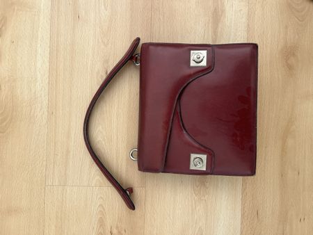 Handtasche Leder dunkelrot mit Trageriemen gebraucht