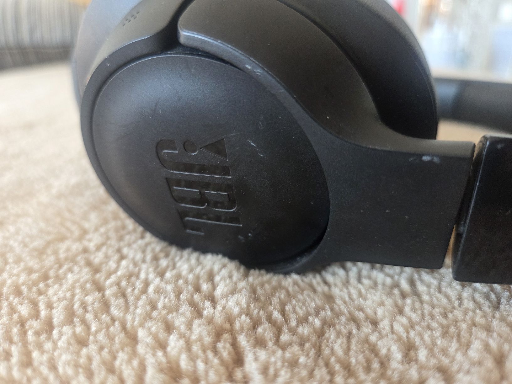JBL Casques audio: Kopfhörer JBL Tune 710BT schwarz  – D'occasion à Flawil par Hamdia12 2