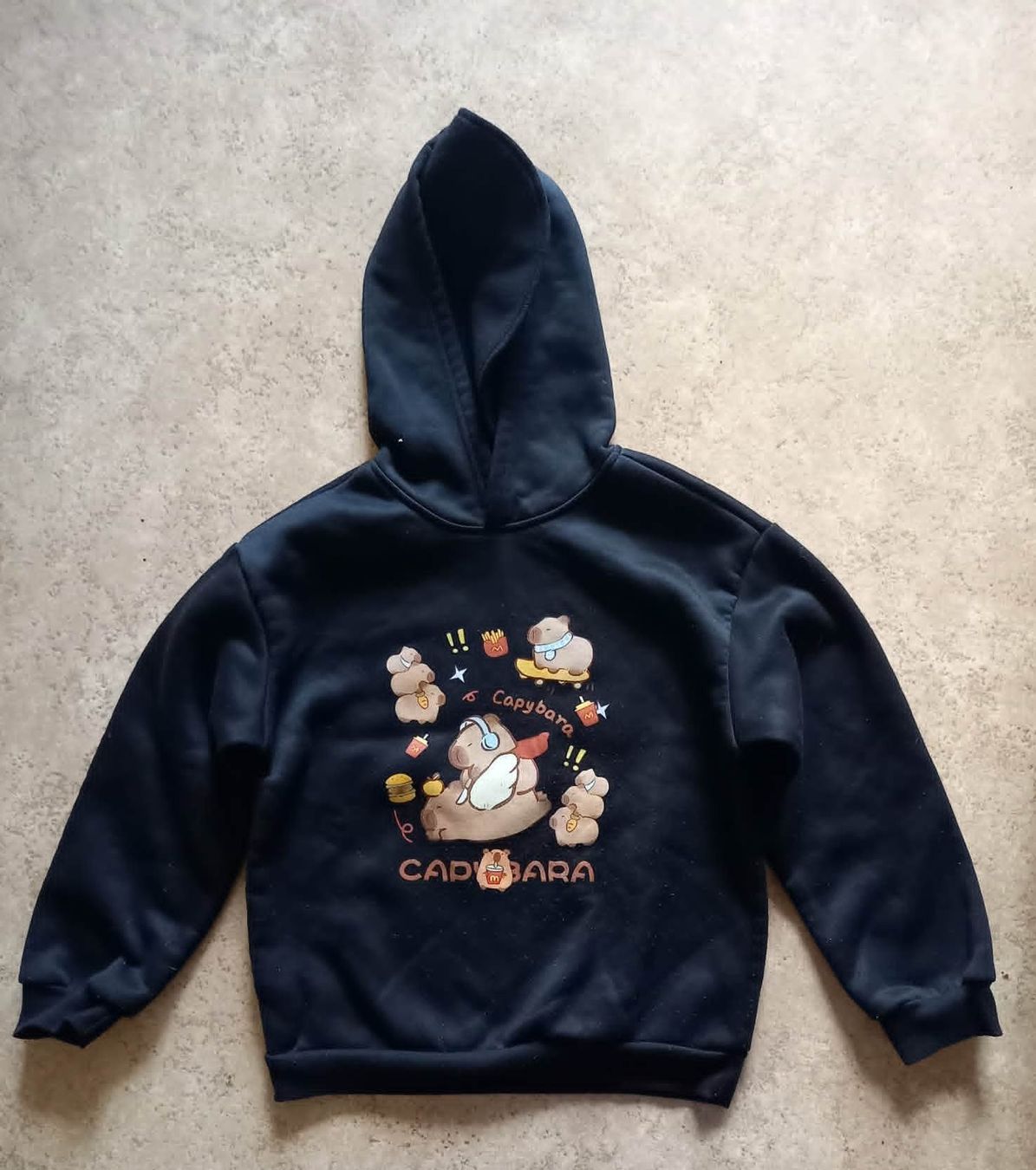 Maglioni & Felpe: Kinder Kapuzenpullover schwarz Gr 140 Capybara Motiv – Nuovo (secondo la descrizione) da Möhlin venduto da dom_96nf