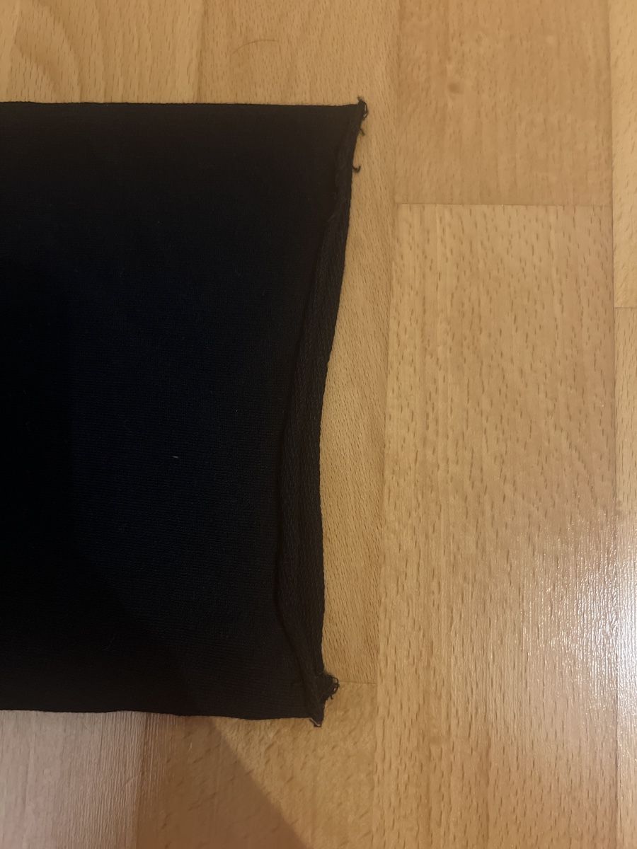 H&M Pullover & Sweatshirts: H&M Croptop Hoodie Schwarz – Gebraucht aus Oberengstringen von pri_c8jk 6