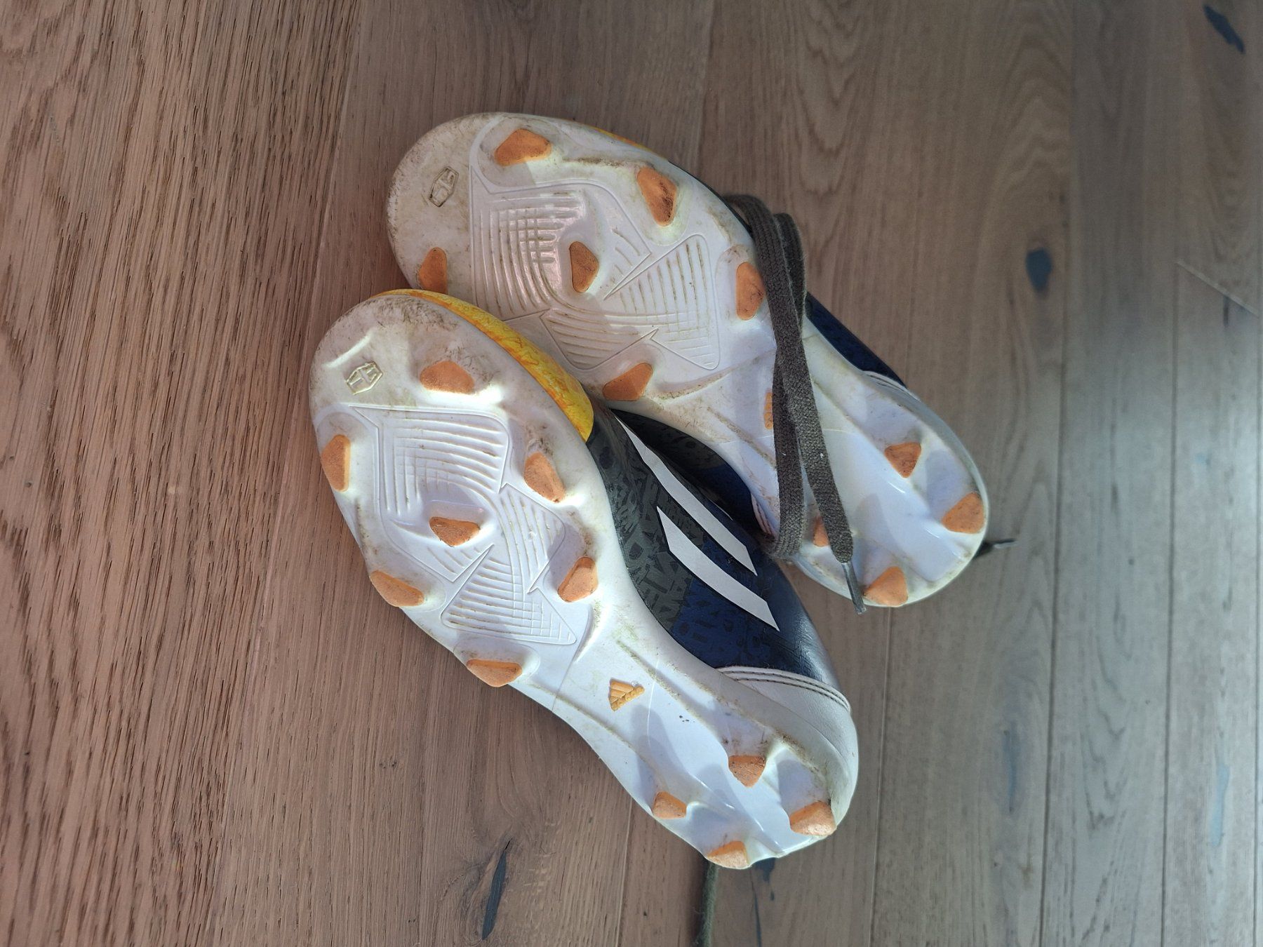 Adidas Schuhe für Jungen: Fussballschuhe Kinder, Adidas 32 – Gebraucht aus Oberwil b. Zug von hei_2dh5 2