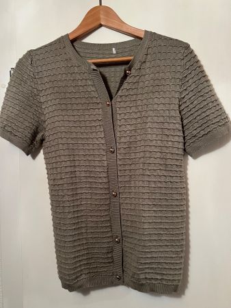 Damen Strickjacke kurzarm oliv, guter Zustand, Grösse M
