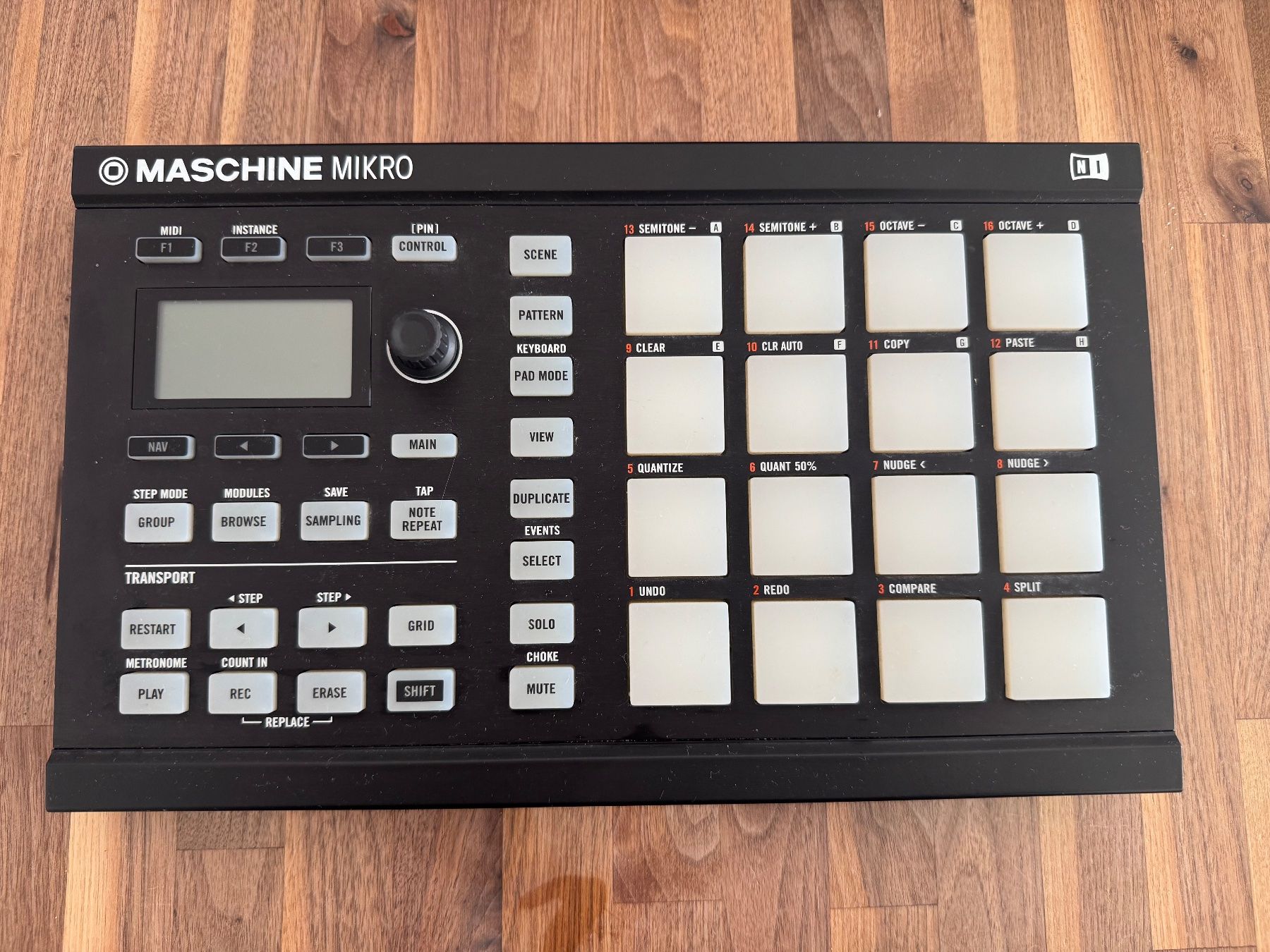 Console di mixaggio: Native Instruments Maschine Mikro MK2 schwarz gebraucht – Usato da Steffisburg venduto da Naesu_1995 1