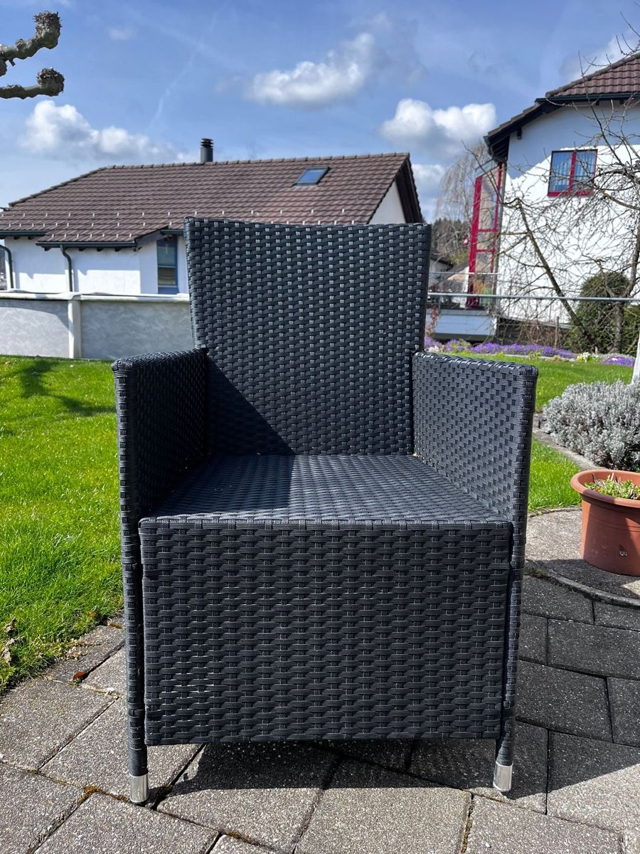Sedie: 8 schwarze Gartensessel aus Rattan – Usato da Wil SG venduto da Miwil 1