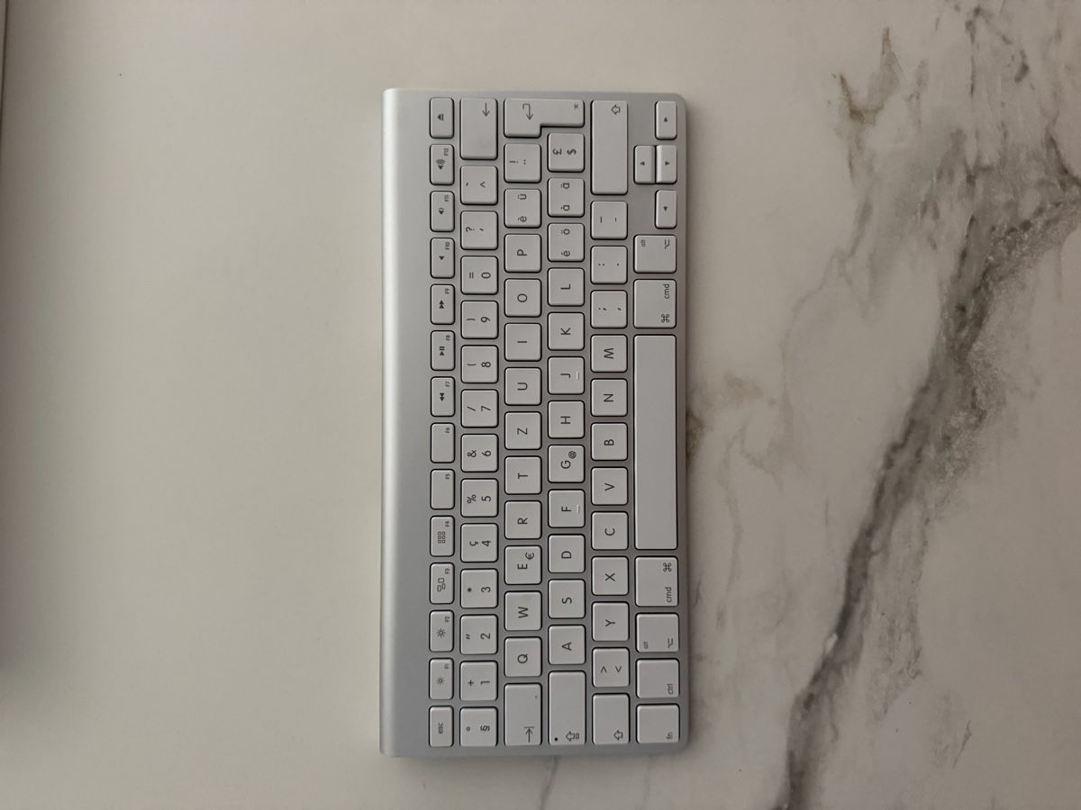Apple Tastiere: Apple Wireless Keyboard A1314 Bluetooth | CH/QWERTZ | – Usato da Zofingen venduto da giu_p72q 1
