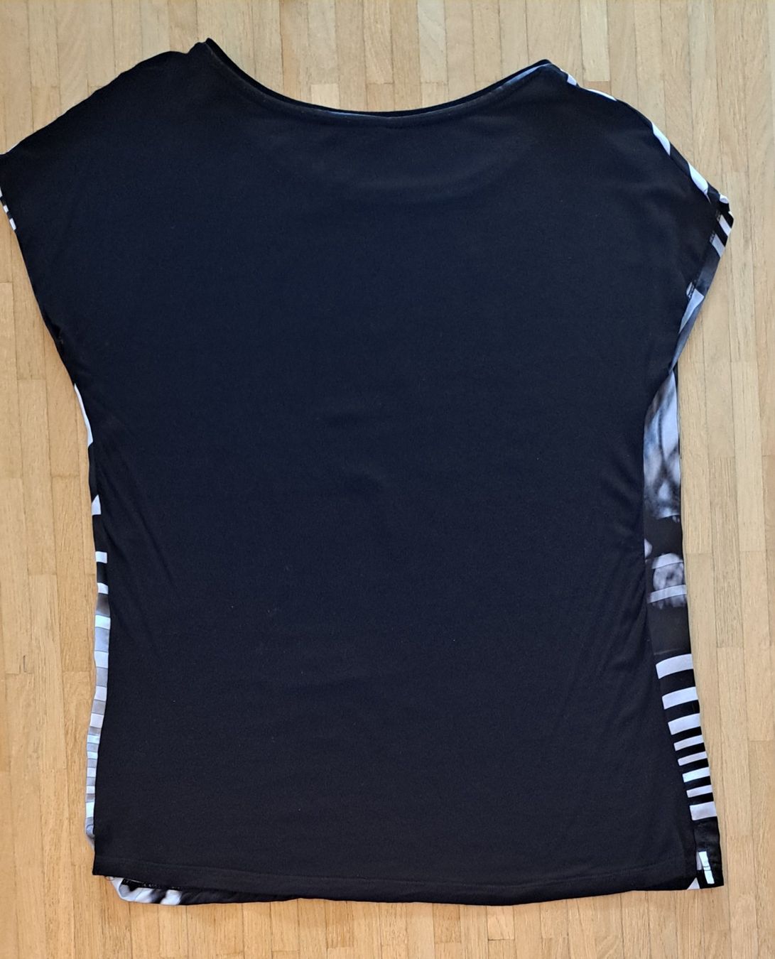 T-shirt: T-shirt look rock – Nuovo (secondo la descrizione) da Le Mont-sur-Lausanne venduto da olatiu 1